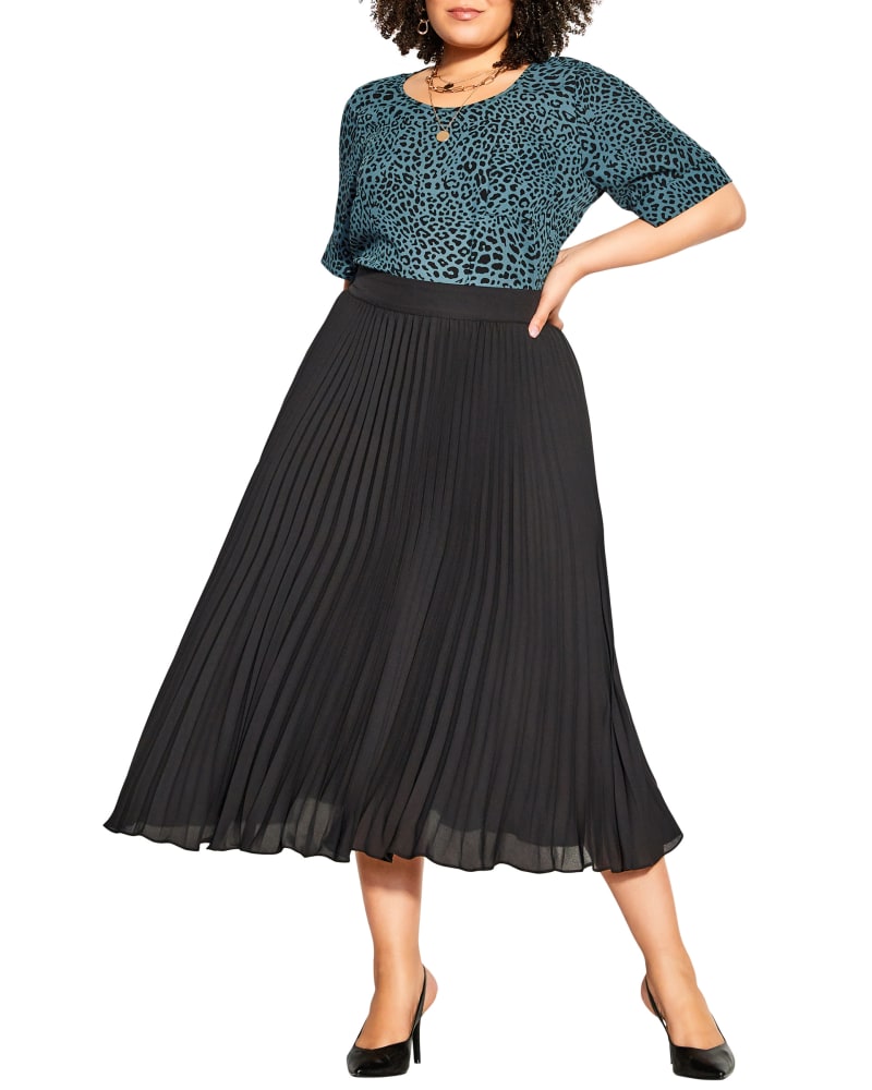 Front of a model wearing a size M SKIRT SUTTON in Black by City Chic. | dia_product_style_image_id:293941